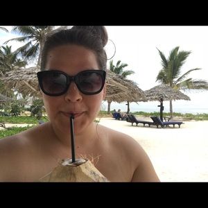 Meet your Posher, Laura